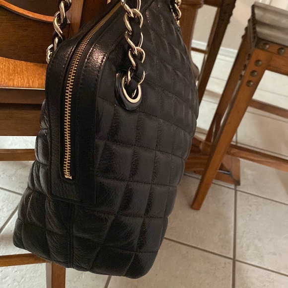 Kate Spade ♠️ Black Quilted bag w/gold chain handle details - Picture 6 of 15